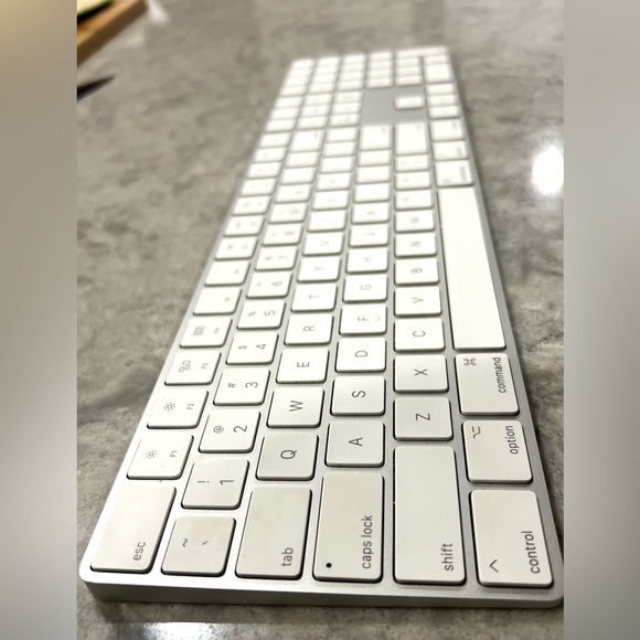 Apple Magic Keyboard with Numeric Keypad - Picture 4 of 10